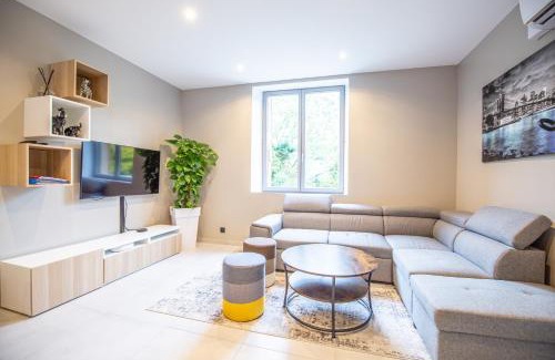 Dieulouard House | Indulge at L'escapade Passionnée with Hot Tub & Dining