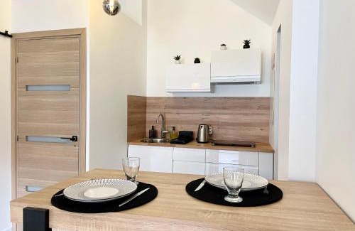 Guermantes Apartment | Romantic Getaway: Modern Room with Private Jacuzzi