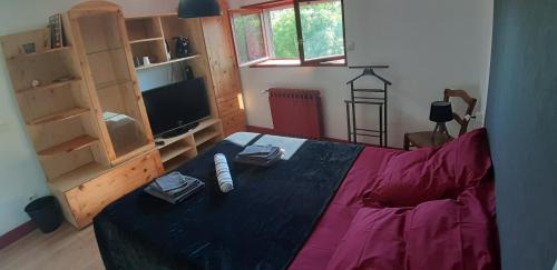 Riom Bed & Breakfast | Pet-Friendly Retreat at L'Escapade63 - Rated 8/10 by Guests