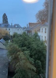 Old Town Apartment | Child-Friendly Stay at L'esKale near Gare de Tours