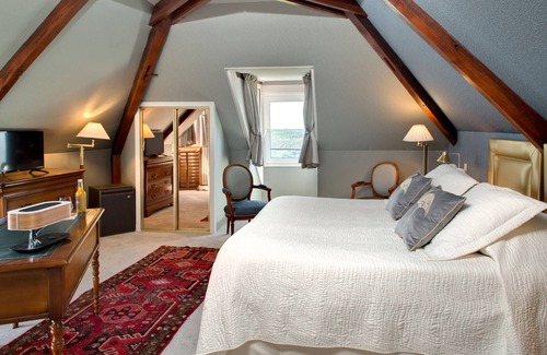 Domme Hotel | Discover L'Esplanade: Family-Friendly with Top Amenities