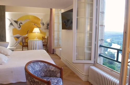 Domme Hotel | Discover L'Esplanade: Family-Friendly with Top Amenities