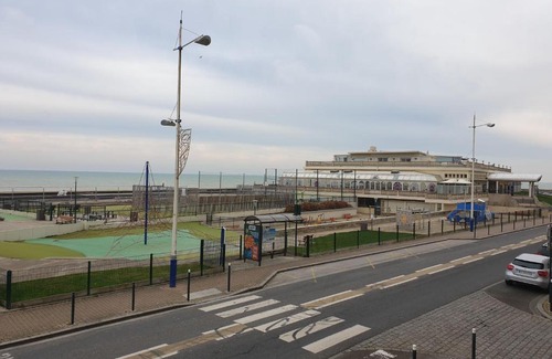 Le Treport Apartment | Discover L'Esplanade: Oceanview Retreat with Hot Tub
