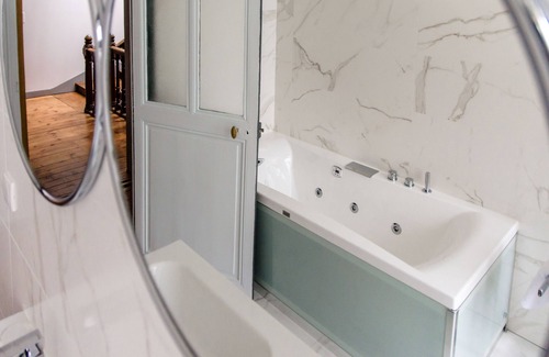 Rochefort Bed & Breakfast | Experience L'Esprit du 8: Pool, Dining & Family Friendly