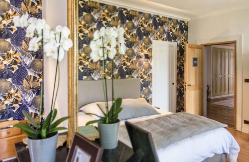 Rochefort Bed & Breakfast | Experience L'Esprit du 8: Pool, Dining & Family Friendly