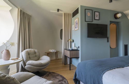 Pire-sur-Seiche Hotel | Eco-Friendly Retreat at L'EssenCiel: Guest Rated 9.8/10