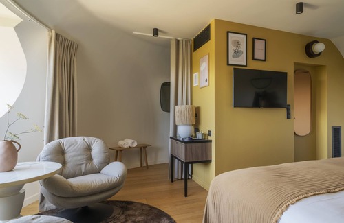 Pire-sur-Seiche Hotel | Eco-Friendly Retreat at L'EssenCiel: Guest Rated 9.8/10