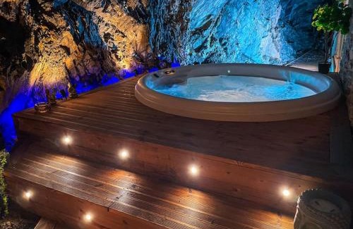 Estaing House | Relaxing L'Estagnole Retreat with Hot Tub & Ocean View