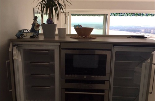 L'Estartit Apartment | Oceanfront L'Estartit Apartment: Rated 10/10 with Pool & Spa