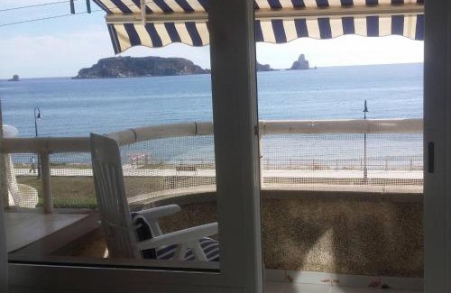 Els Griells House | Oceanfront Studio in L'Estartit with Amazing Amenities