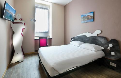 Cannes City Centre Hotel | Discover L'Esterel: Pet-Friendly Retreat with Breakfast