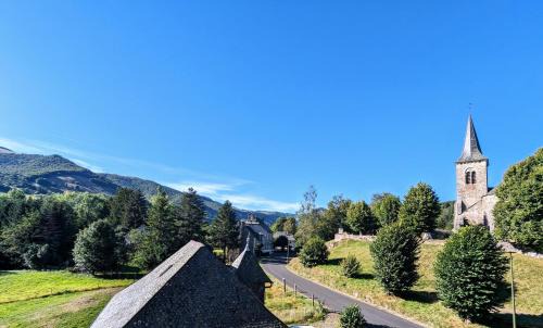 Le Claux House | Highly Rated L'Estive du Claux: Family-Friendly Retreat