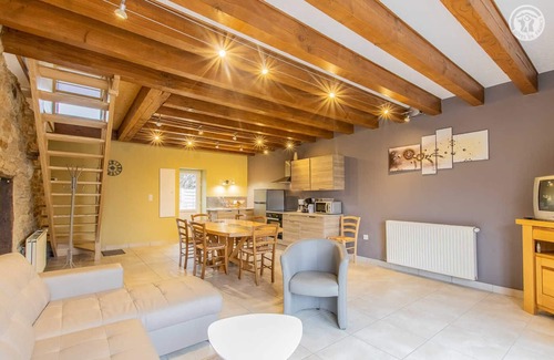 Saint-Martin-la-Patrouille House | Family-Friendly L'etape de la Croisée with Kitchen Amenities