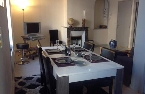Meung-sur-Loire Apartment | Family-Friendly Stay at L'Etape des Châteaux le 44