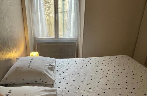 Chablis Apartment | Discover L'eutopia in Chablis: Free Parking & Pet Friendly