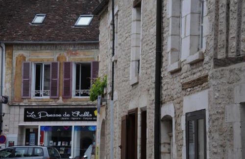 Chablis Apartment | Discover L'eutopia in Chablis: Free Parking & Pet Friendly