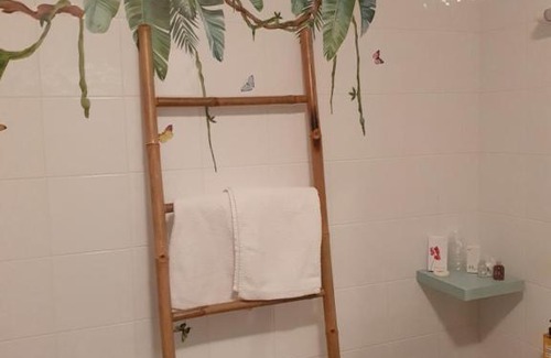 Cuxac-Cabardes Hotel | Discover L EVASION: Pet-Friendly Retreat with Great Amenities