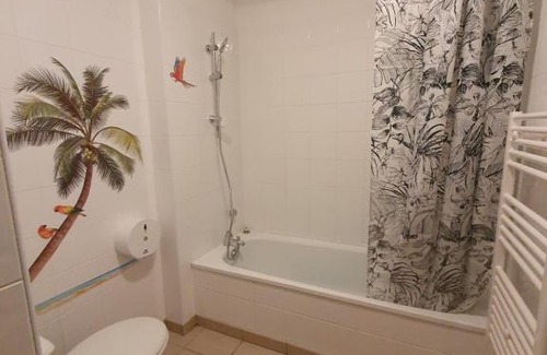 Cuxac-Cabardes Hotel | Discover L EVASION: Pet-Friendly Retreat with Great Amenities