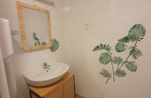 Cuxac-Cabardes Hotel | Discover L EVASION: Pet-Friendly Retreat with Great Amenities