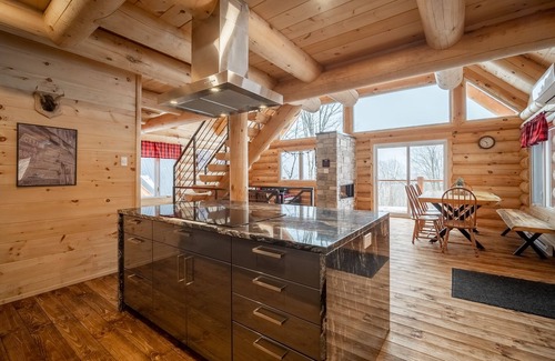 Saint-Philemon Ski Chalet | Discover Arborum Sugar Camp: Rustic Chalet with Spa & Hot Tub