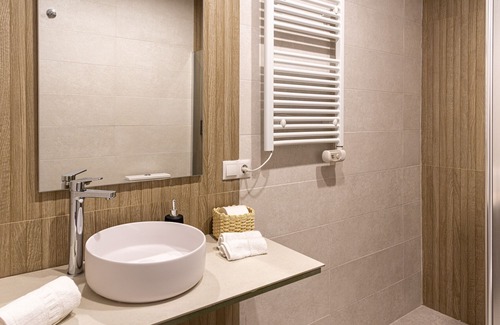Ciutat Jardi Apartment | Charming Osito Hub A: Family-Friendly with Spa Access