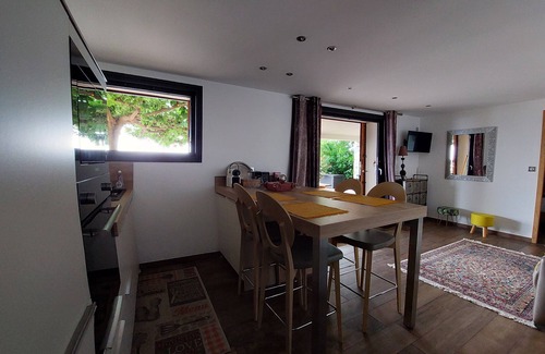 Pietranera House | Oceanfront Bliss: Experience "les Pieds Dans L'eau"!