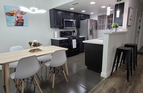 Las Vegas Condo | Stylish Lake View Retreat with Pool and Spa Amenities