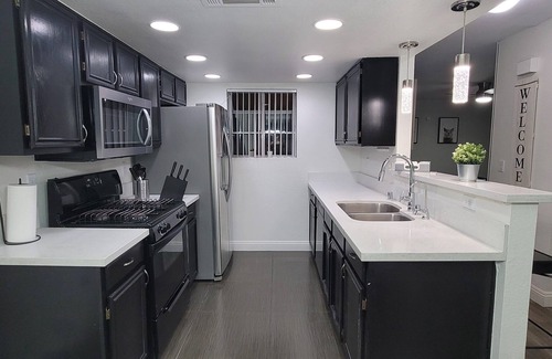 Las Vegas Condo | Stylish Lake View Retreat with Pool and Spa Amenities