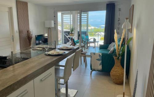 St Gilles-les-Bains Apartment | Oceanfront Escape at L'Hémisphère Sud with Spectacular Views