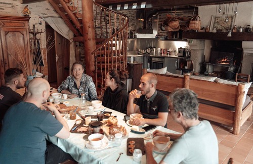 La Chapelle-de-Brain Bed & Breakfast | Guest Rated 10/10: L'HÔT'BERGE de Gannedel Awaits You