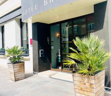 Caen City Centre Hotel | Discover L'Hôtel Bristol: Pet-Friendly with Breakfast Included