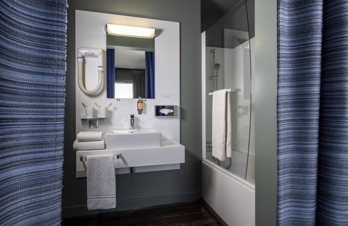 Decre-Cathedrale Hotel | Discover L'Hôtel: Spa and Breakfast Near Top Attractions