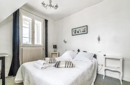 Feurs Hotel | Pet-Friendly Retreat at L'Hôtel L'Astrée with High Ratings