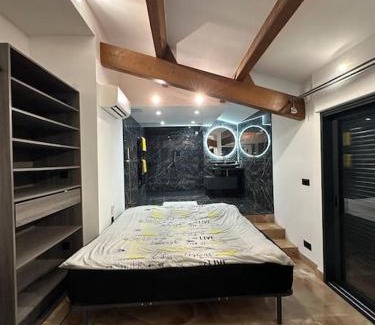 Fourques Apartment | L harmonie du marbre