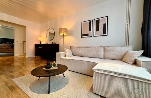 Saint-Laurent Apartment | Elegant Retreat at L'Havre de la Cité Ardente - Central