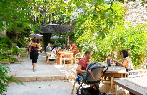 Villeneuve-les-Avignon Bed & Breakfast | Discover Comfort at L'Heure Bleue La Régence Hotel