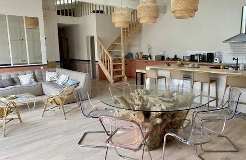 Dolus-d'Oleron House | Elegant L Hirondelle et l Instant: Top-Rated with Pool Access