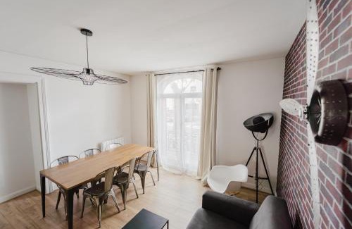 Verdun Apartment | Discover L'historique - Family-Friendly in Verdun
