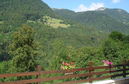 Le Petit-Bornand-les-Glieres Bed & Breakfast | Family-Friendly Retreat at L'Horizon des Alpes - Rated 8.3