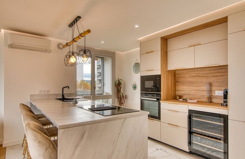 Saint-Genis-Laval Apartment | L'Horizon - Climatisé - T2 proche Hôpital Lyon Sud et métro