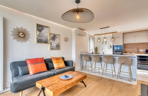 Saint-Genis-Laval Apartment | L'Horizon - Climatisé - T2 proche Hôpital Lyon Sud et métro
