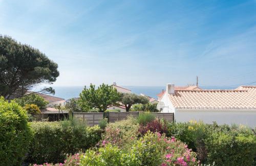 Prefailles House | Scenic Stay at Maison with Breathtaking Sea Views