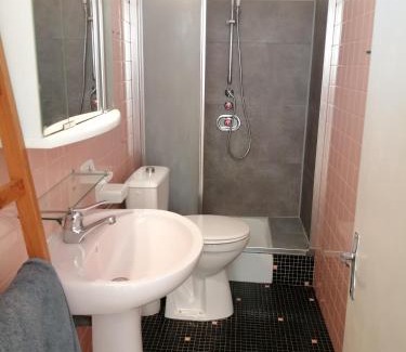 Conflans-sur-Seine House | Family-Friendly L Hote Saison with Great Guest Ratings