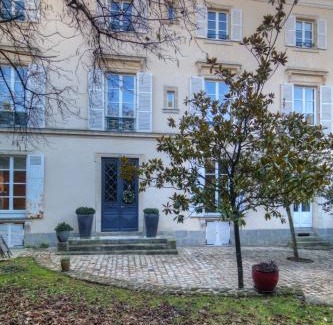 Republique Bed & Breakfast | Charming L'HOTEL PARTICULIER in Le Mans - Guest Rated 9/10