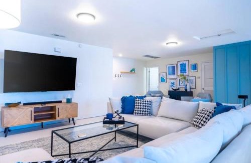 Lawrence Apartment | Convenient House of Blues Near KU, Mass & Shopping