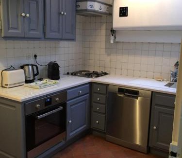 Quarre-les-Tombes House | Discover L' Huis-au-Tilleul: Family-Friendly Retreat