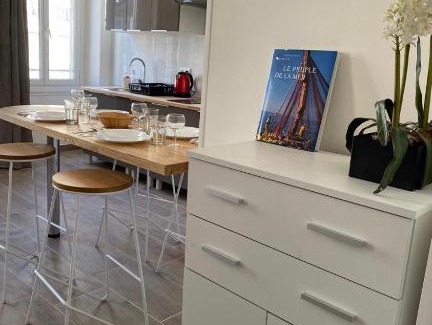 6th Arrondissement Apartment | Explore L’hyper-centre Marseillais: Family-Friendly Retreat