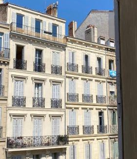 6th Arrondissement Apartment | Explore L’hyper-centre Marseillais: Family-Friendly Retreat