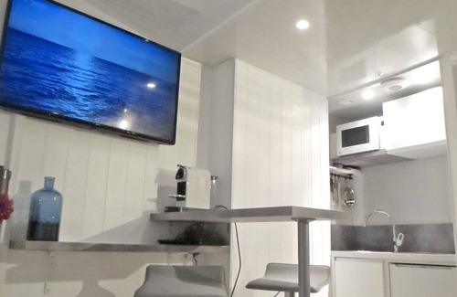 Trouville-sur-Mer Apartment | Prime Studio Just 50m from the Casino with Ocean Views