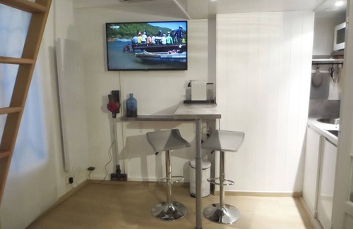 Trouville-sur-Mer Apartment | Prime Studio Just 50m from the Casino with Ocean Views